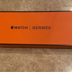 Hermès Apple Watch Box in Orange and White